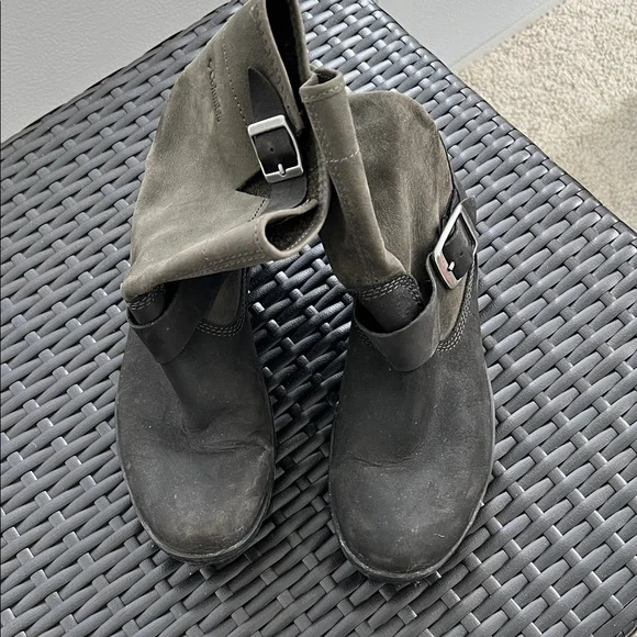 Columbia Black and Gray Boots - Picture 1 of 5